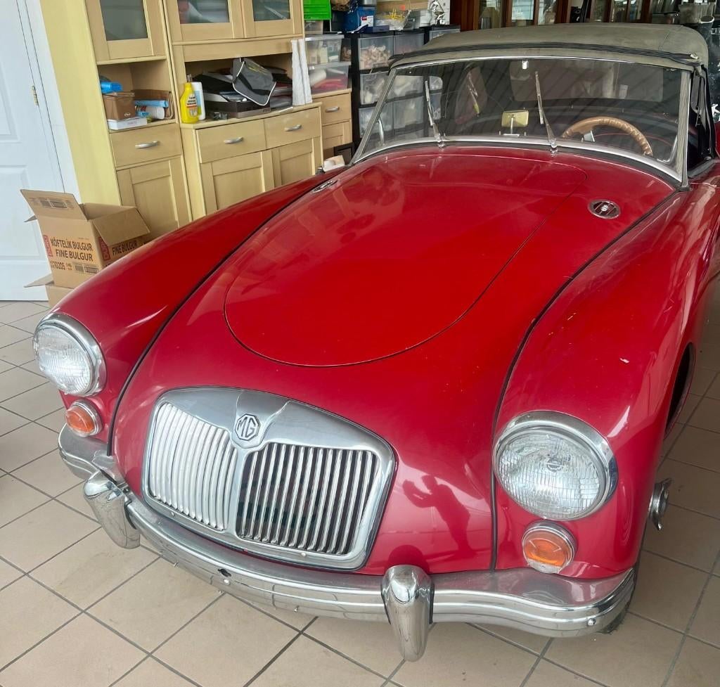 Oldtimer MGA 1958, Auto's, Voorwielaandrijving, Zwart, Cabriolet, Leder