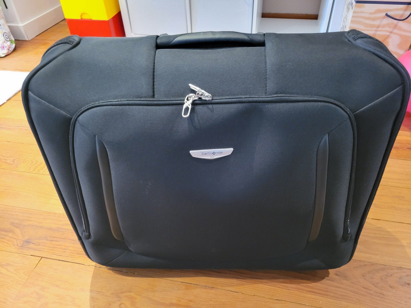 Samsonite kostuumkoffer, Ophalen