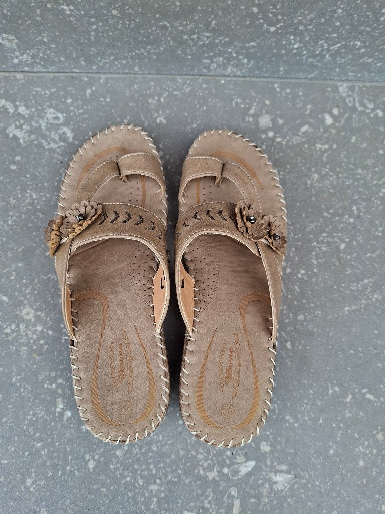 Dames aanstekers, Kleding | Dames, Schoenen, Bruin, Zo goed als nieuw, Ophalen, Slippers