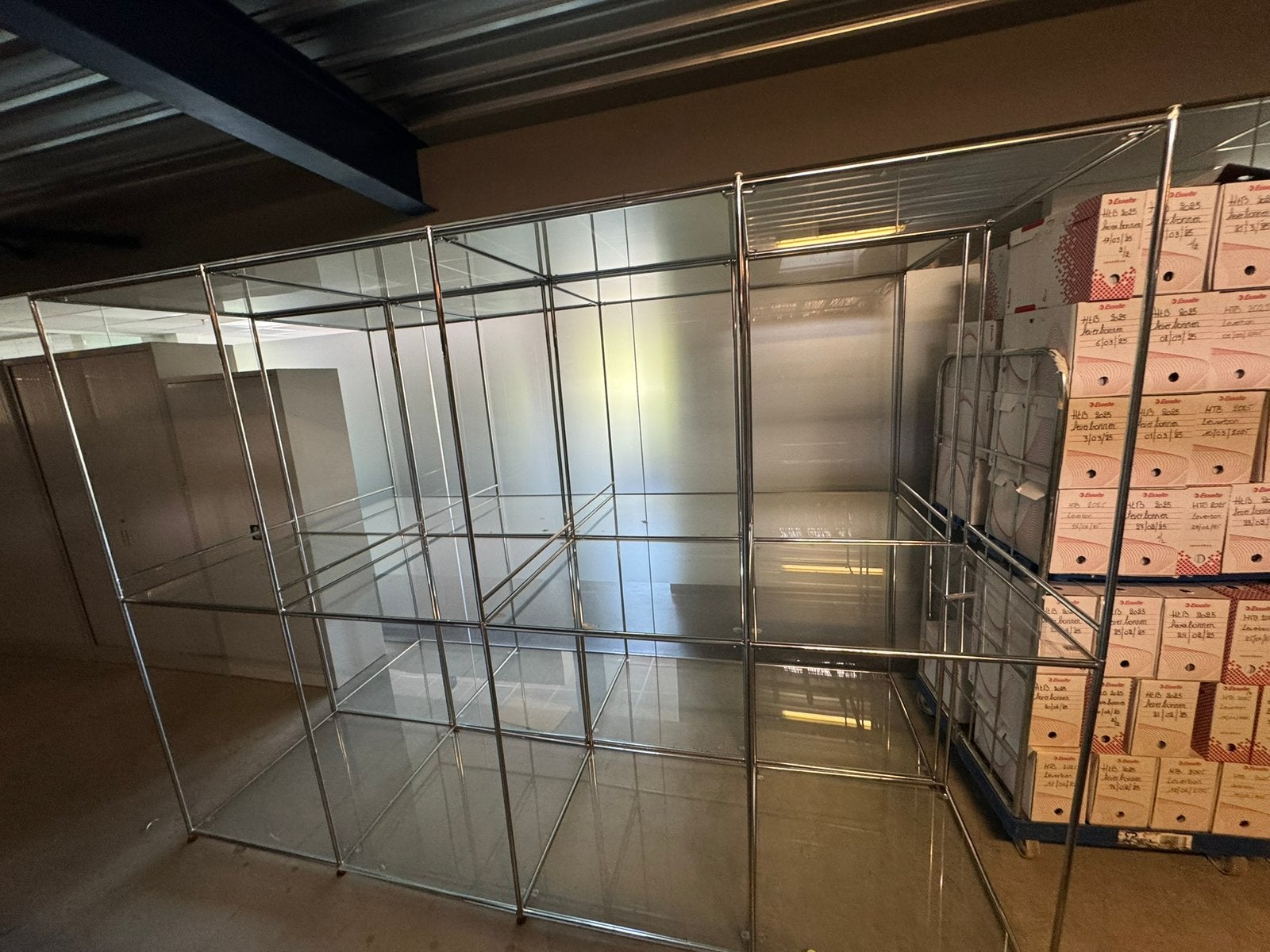 2 glazen winkelrekken, Zakelijke goederen, Kantoor en Winkelinrichting | Winkel en Inventaris, Ophalen