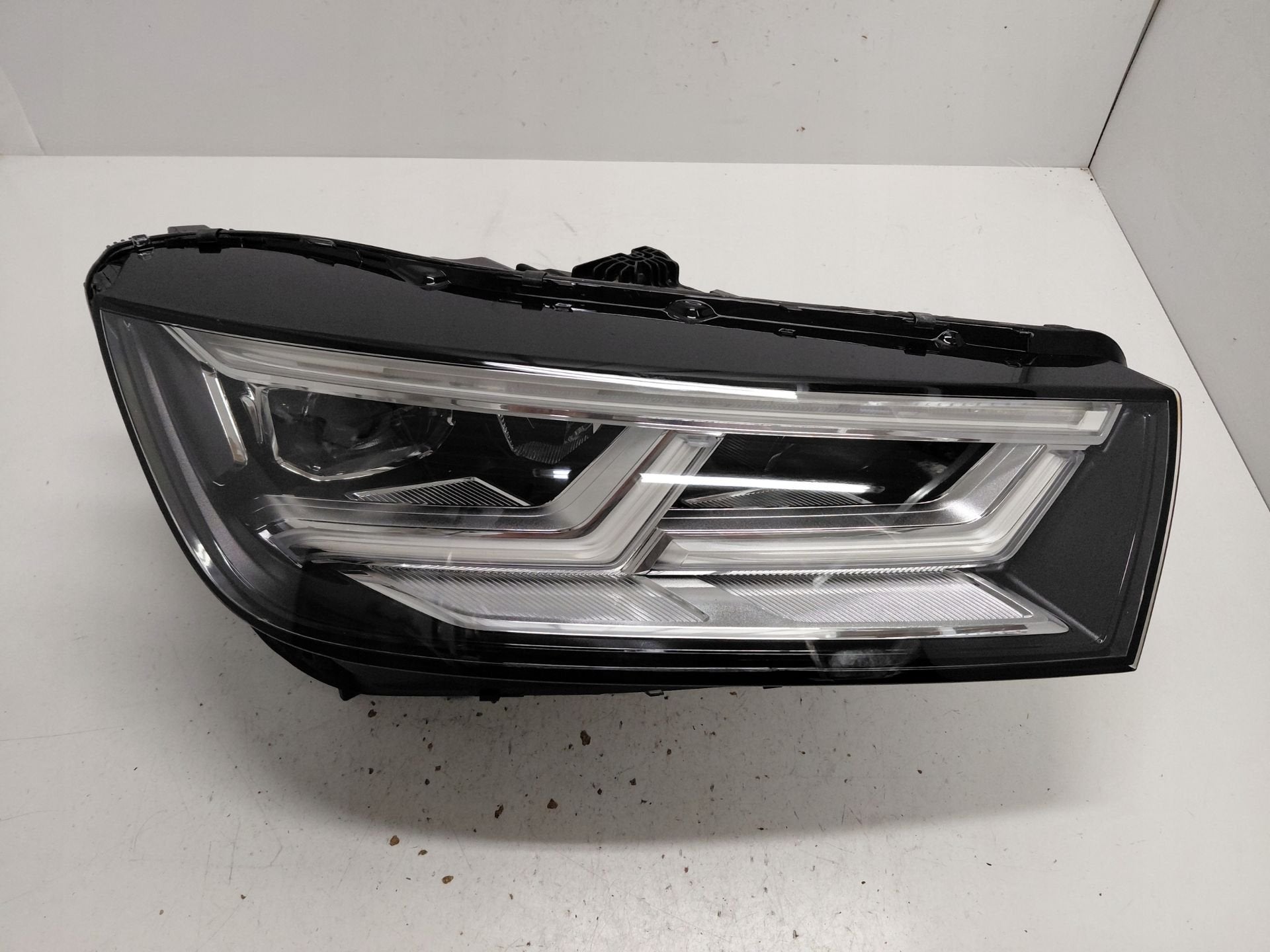 Phare Audi Q5 80A.941.034, Autos : Pièces & Accessoires, AUDI AG, Auto-Union-Strasse 1
85045  Ingolstadt, DE, Audi, Utilisé