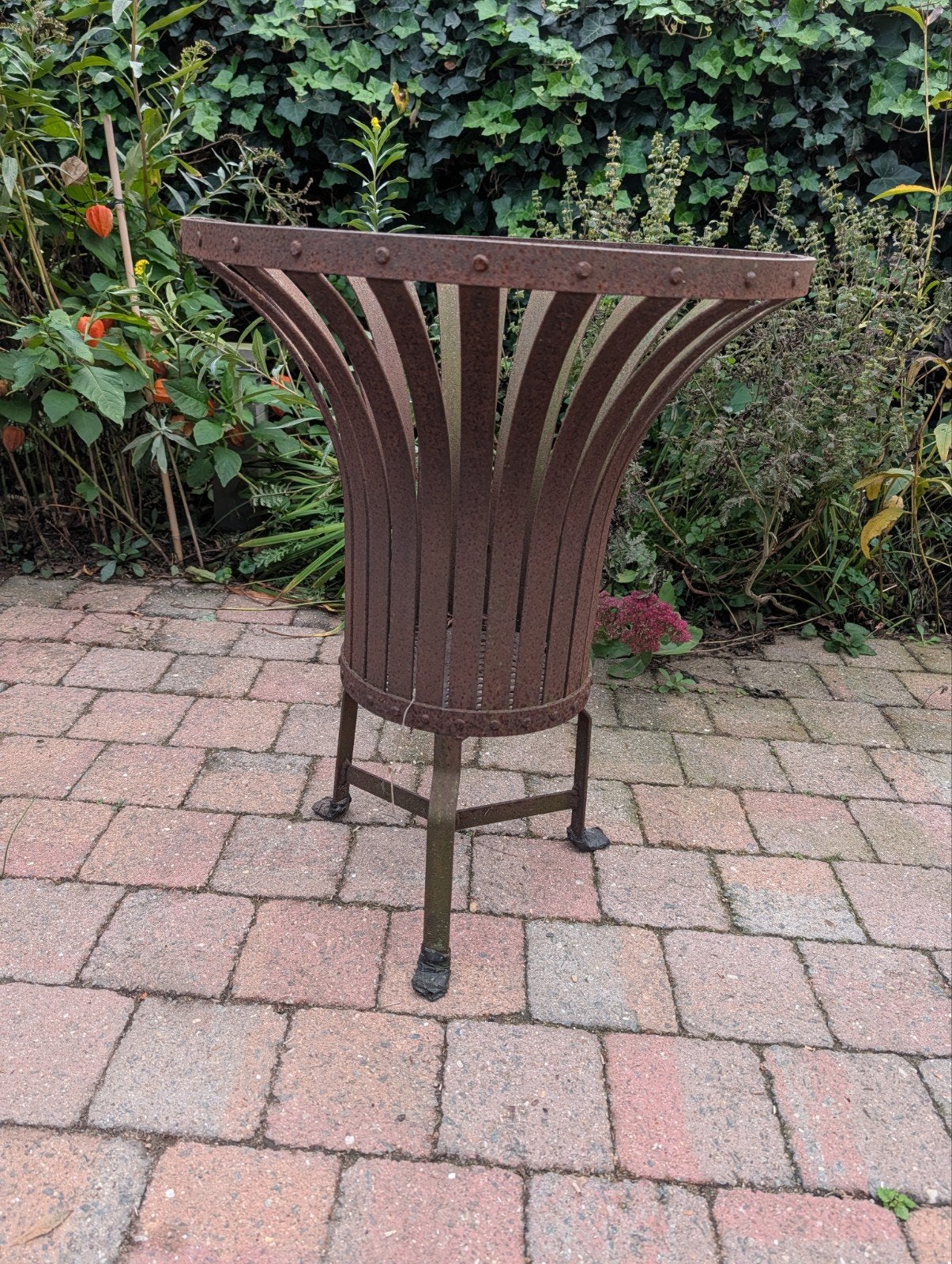Handgemaakte stalen vuurkorf met klinknagels, tulpvorm, Tuin en Terras, Ophalen, Vuurkorf