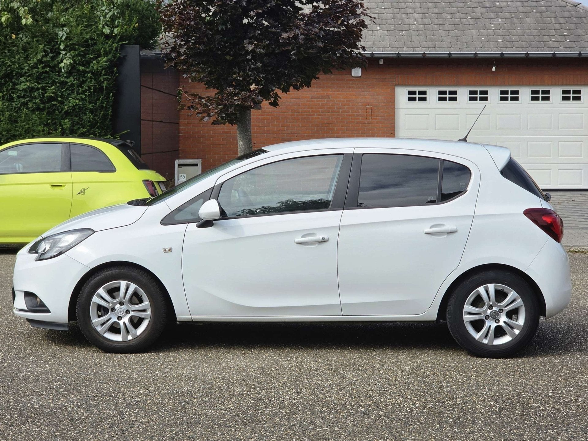 Opel Corsa 1.2i DEALER ONDERHOUDEN APPLE CARPLAY 2E EIGENAAR, Dealer onderhouden, Stof, Gebruikt, 4 cilinders