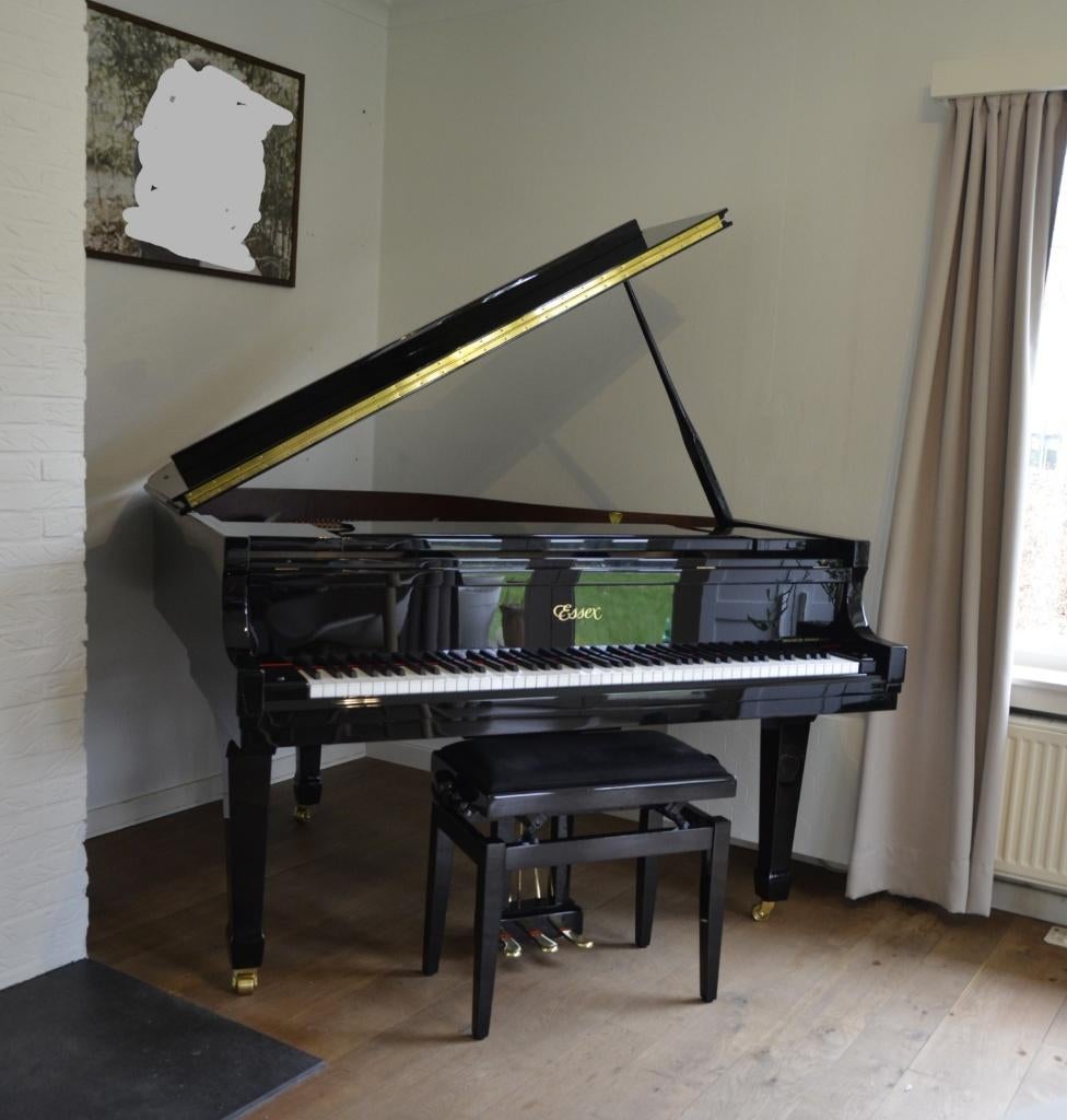 Vleugelpiano Essex, Ophalen, Zwart, Zo goed als nieuw, Hoogglans