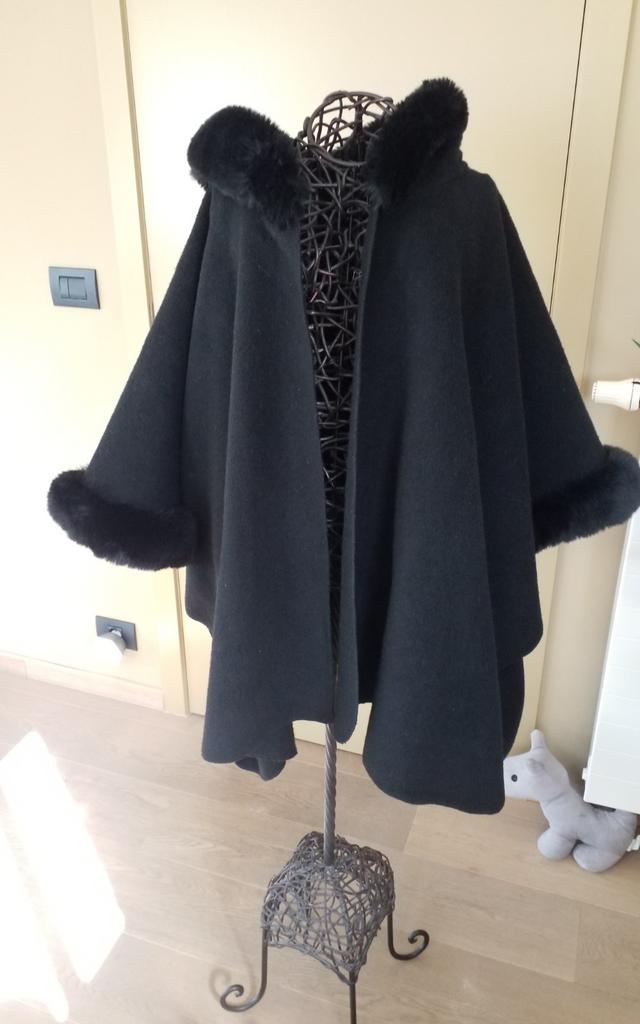 Cape TU avec fourrure, Enlèvement, Comme neuf, Noir, Autres types