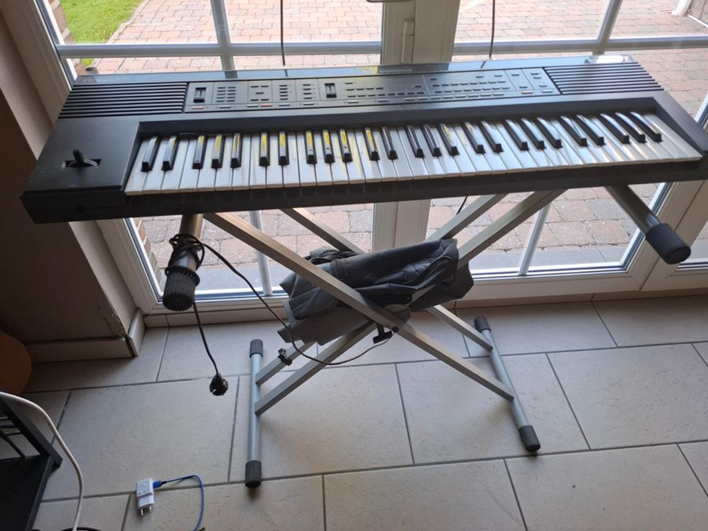 Synthesizer met voet, Muziek en Instrumenten, Keyboards, Ophalen