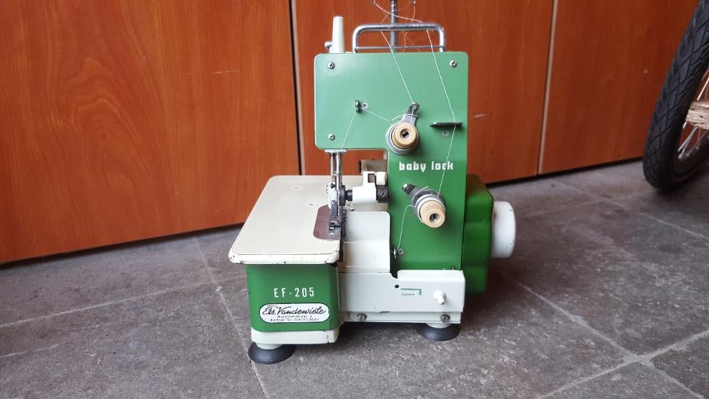 Machine à serrures vintage, Enlèvement, Utilisé, Surjeteuse, Autres marques