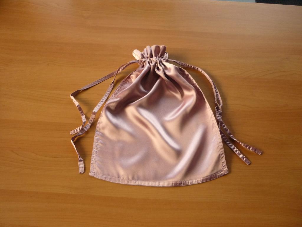 Roze satijnen reiszak opbergzak opberghoes kledingzak, Enlèvement ou Envoi, Rose