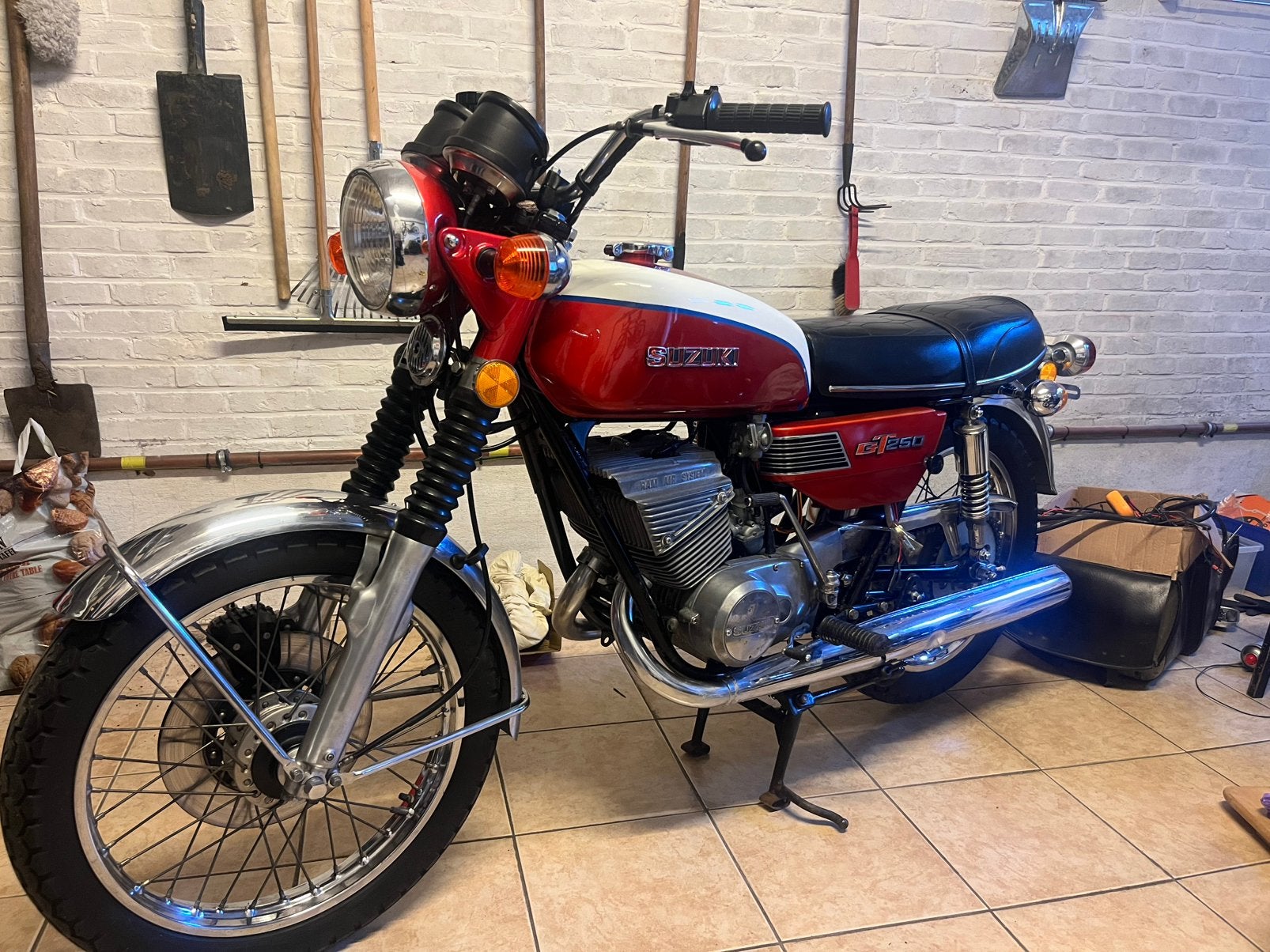 Suzuki gt 250 tekoop!, Fietsen en Brommers, Brommers | Oldtimers, Ophalen