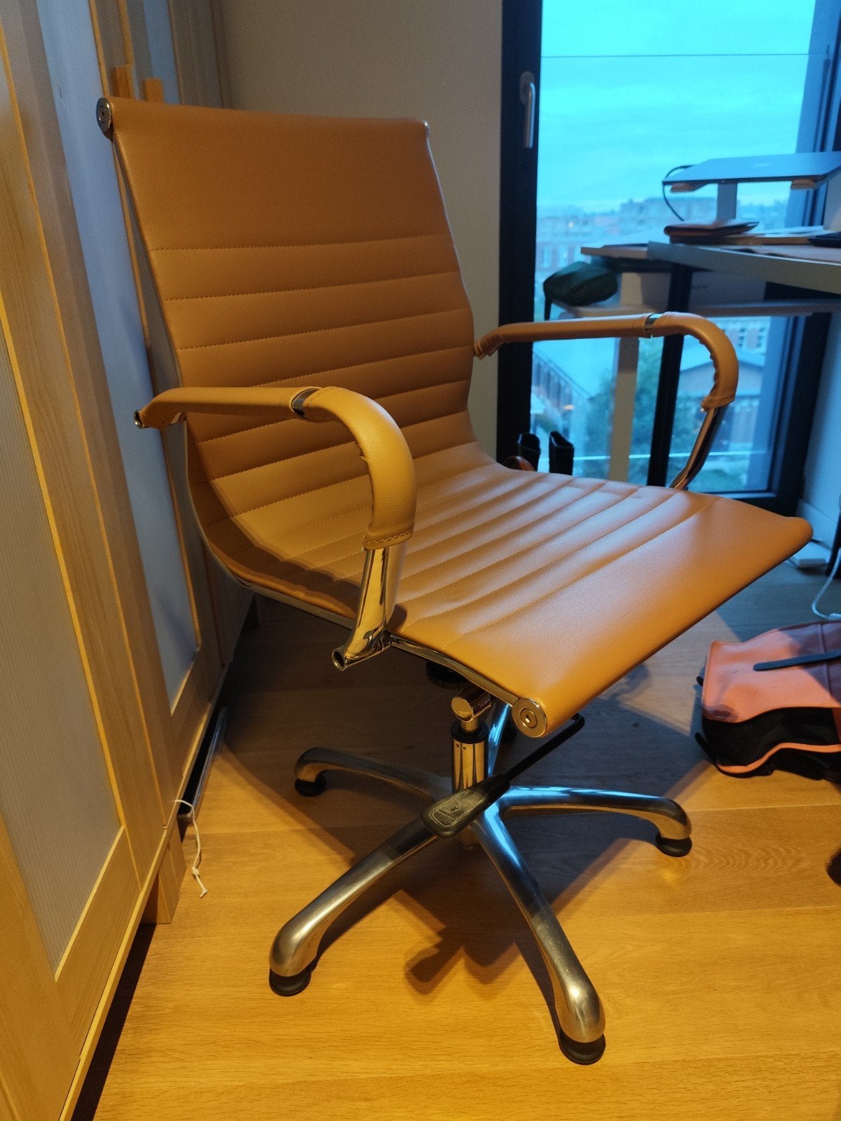 Chaise de bureau cuir, Maison & Meubles, Enlèvement, Comme neuf, Beige, Chaise de bureau