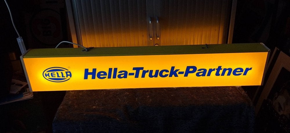 Lange vintage reclamelichtbak van Hella-Truck-Partner., Ophalen, Gebruikt, Lichtbak of (neon) lamp