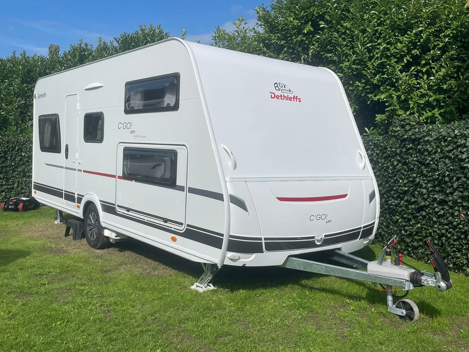 Mooie grote 7 persoons Dethleffs 525, bj 2026 met mover, Rondzit, Bedrijf, Hefbed, Meer dan 6