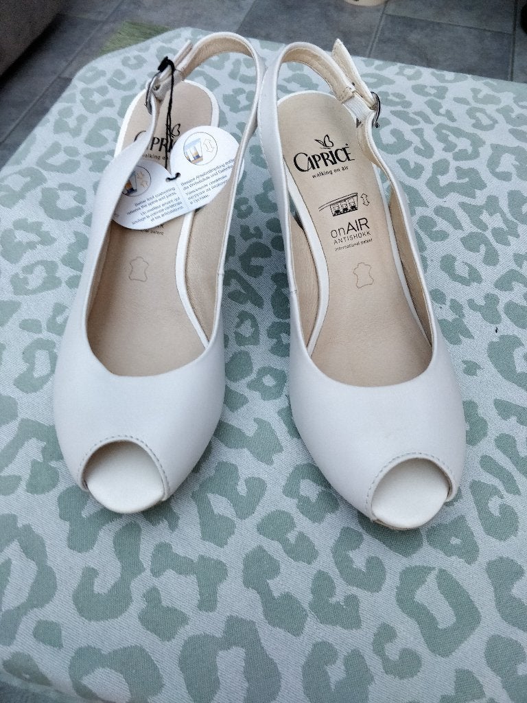 NIEUWE witte pumps in leder maat 38,5, Neuf, Enlèvement ou Envoi, Escarpins, Blanc
