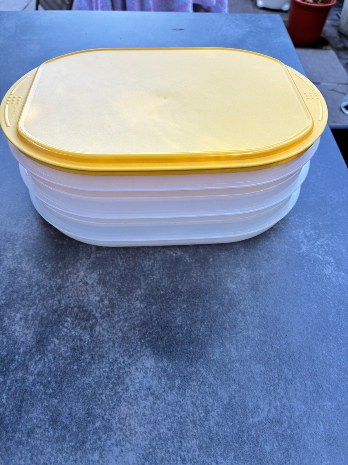Tupperware charcuterie dozen met gele deksel, Enlèvement ou Envoi, Comme neuf, Jaune