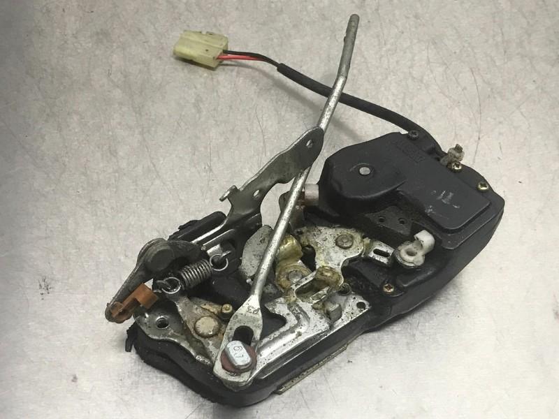 SERRURE DE PORTE RODS AVANT DROIT Charade (G200 / 203), Utilisé, Daihatsu