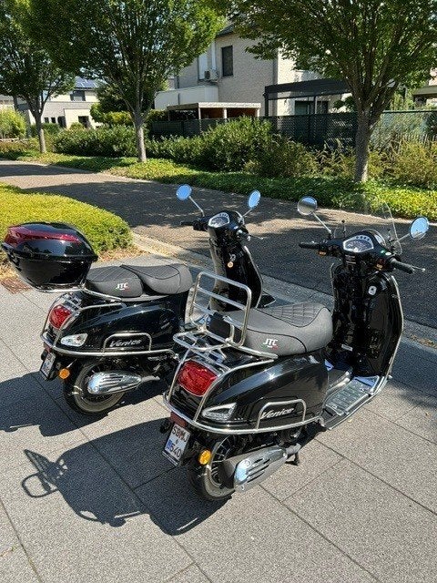 1 of 2 JTC Venice Luxe Scooters, Comme neuf, Classe B (45 km/h), Enlèvement, 50 cm³