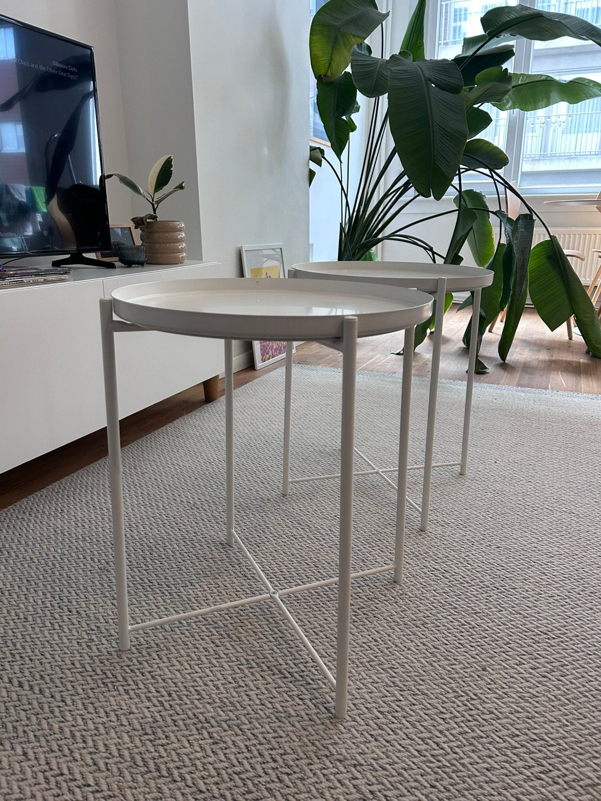2x IKEA GLADOM bijzettafel wit, met afneembaar blad, Enlèvement, Utilisé