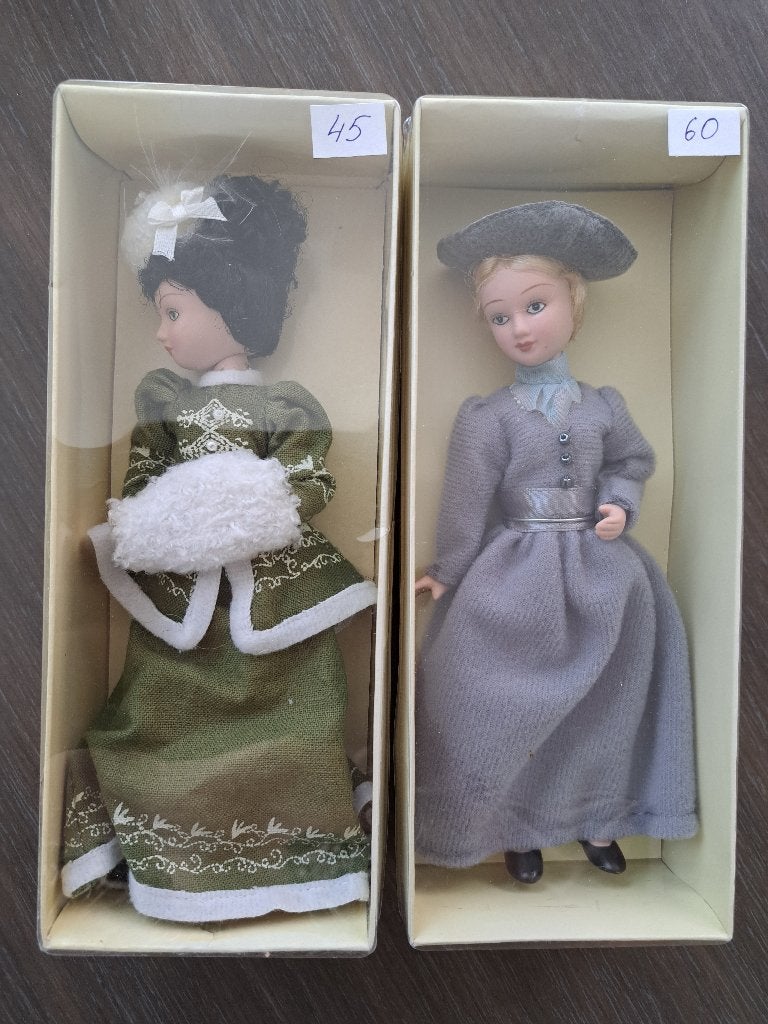 2 personages uit verschillende boeken, Enlèvement ou Envoi, Neuf, Poupée