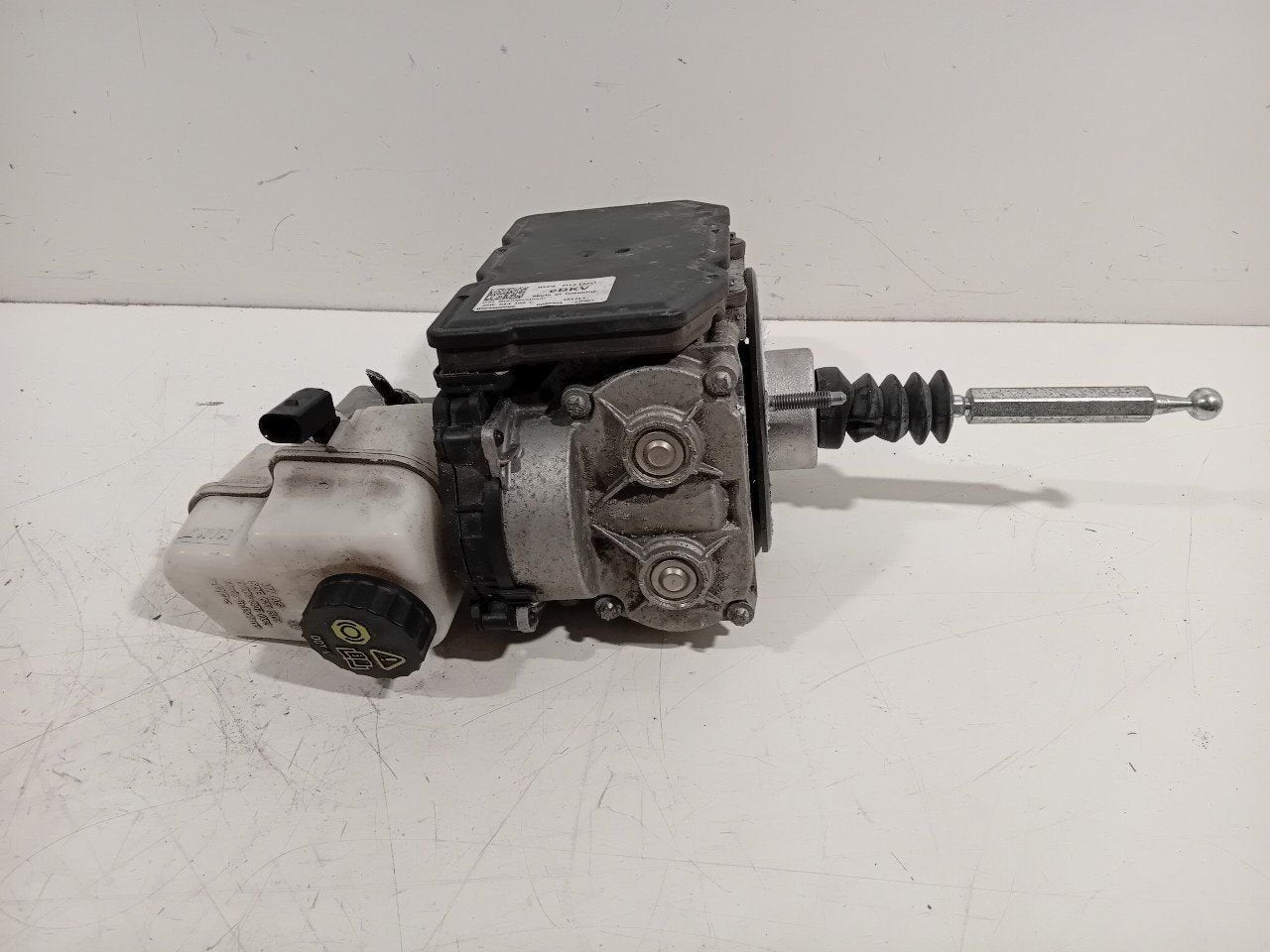 Hoofdrem cylinder Volkswagen Golf, Onderdelen@venauto.nl, Van der Ven Autorecycling B.V., Ettenseweg 76, 4706 PB Roosendaal, The Netherlands