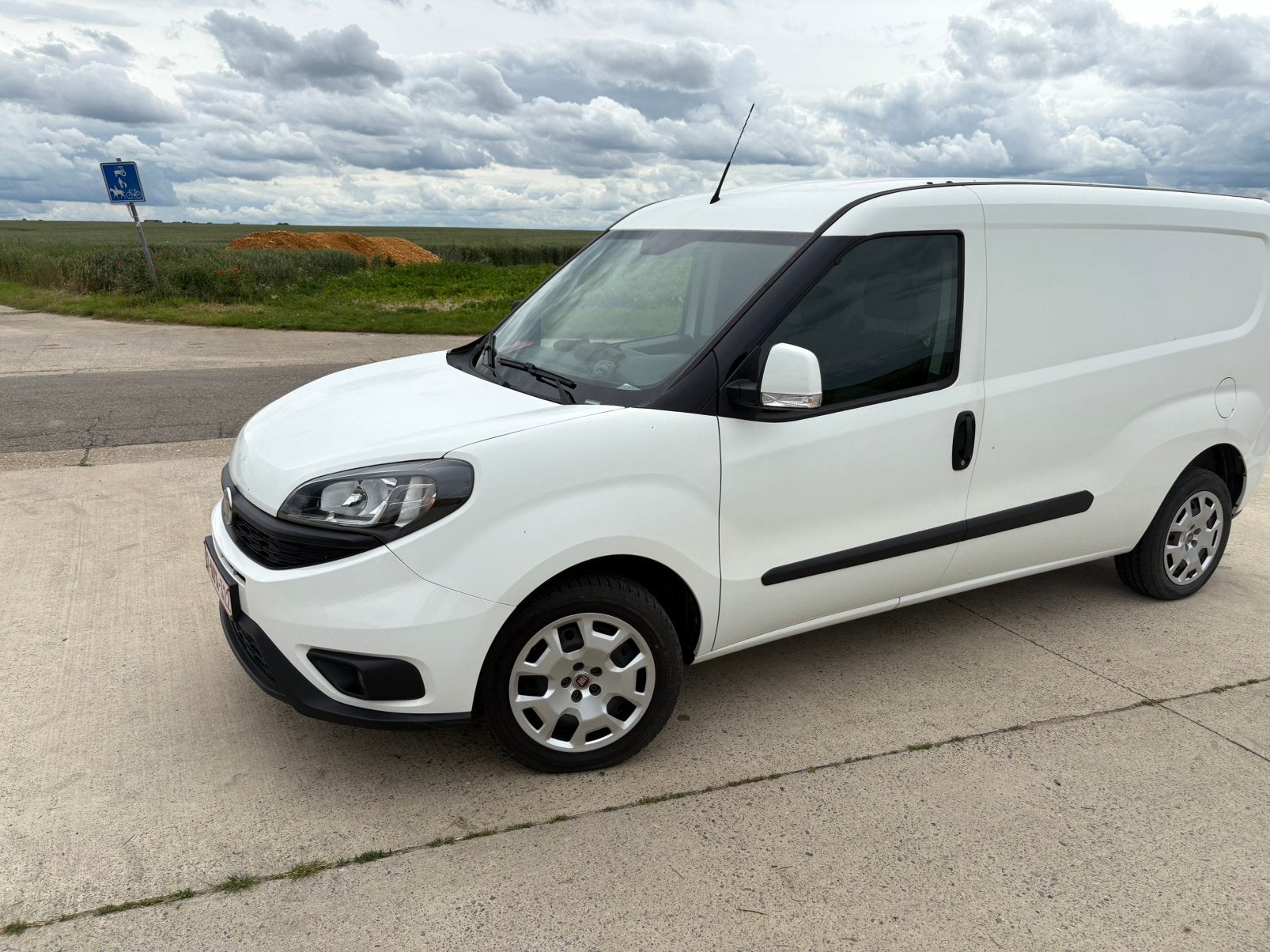 Fiat doblo, Autos, 3 places, Boîte manuelle, Noir, 5 portes