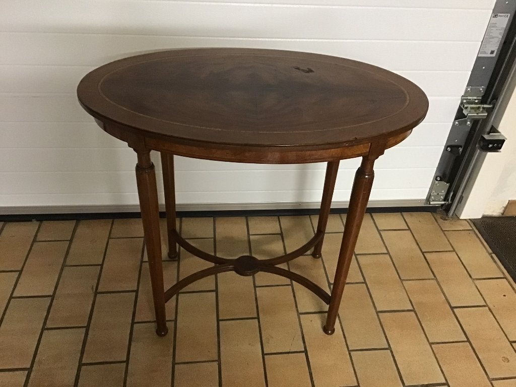 Petite table, Enlèvement