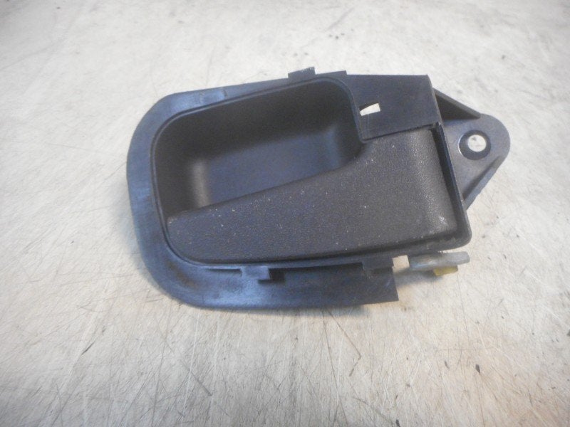 POIGNEE INTÉRIEURE ARRIÈRE DROITE BMW 3 serie (E36 / 4), Autos : Pièces & Accessoires, Utilisé, Petuelring 130
80809  München, DE