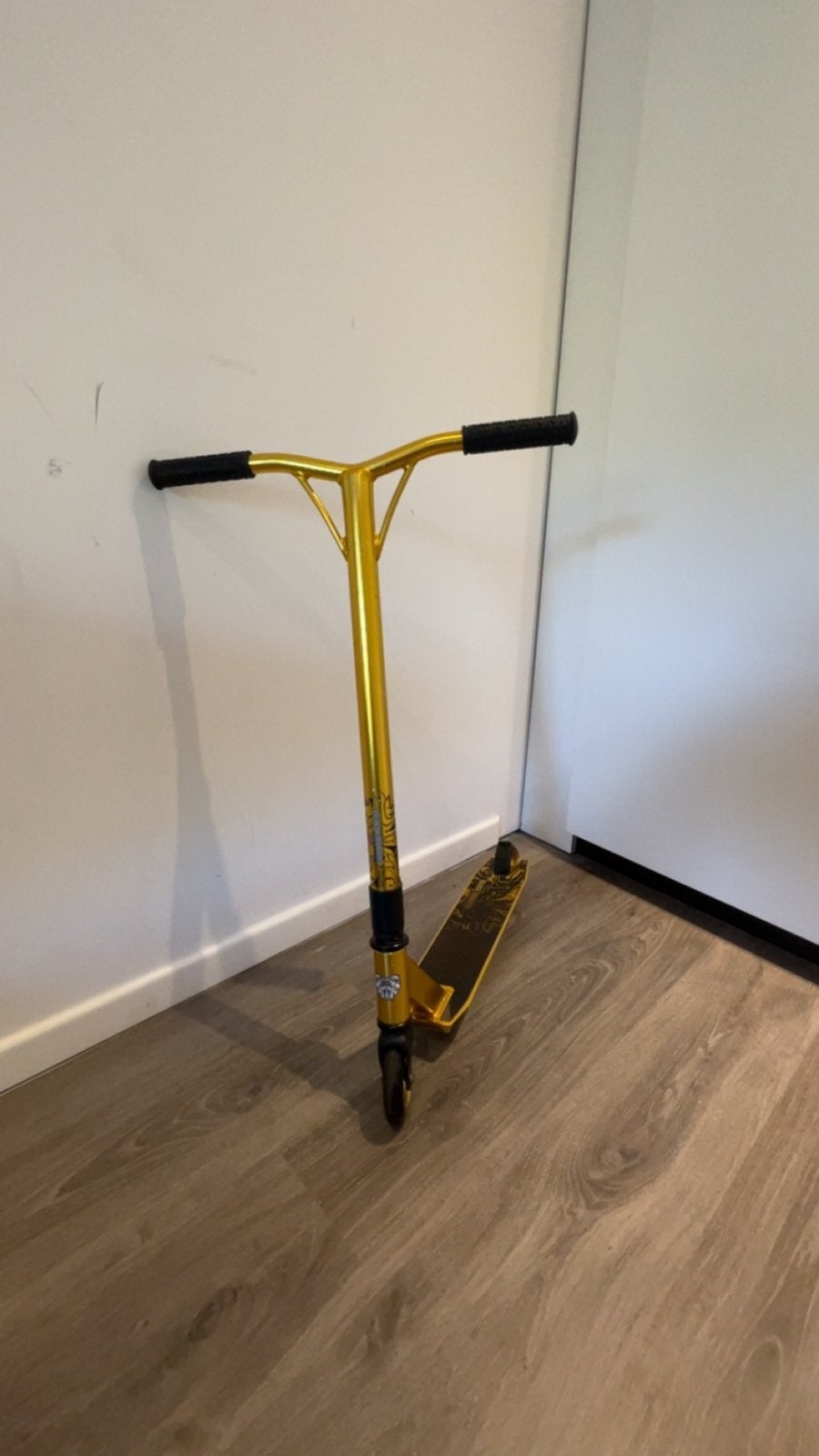 Gouden stuntstep black dragon voor kinderen, Fietsen en Brommers, Ophalen, Zo goed als nieuw, Gewone step