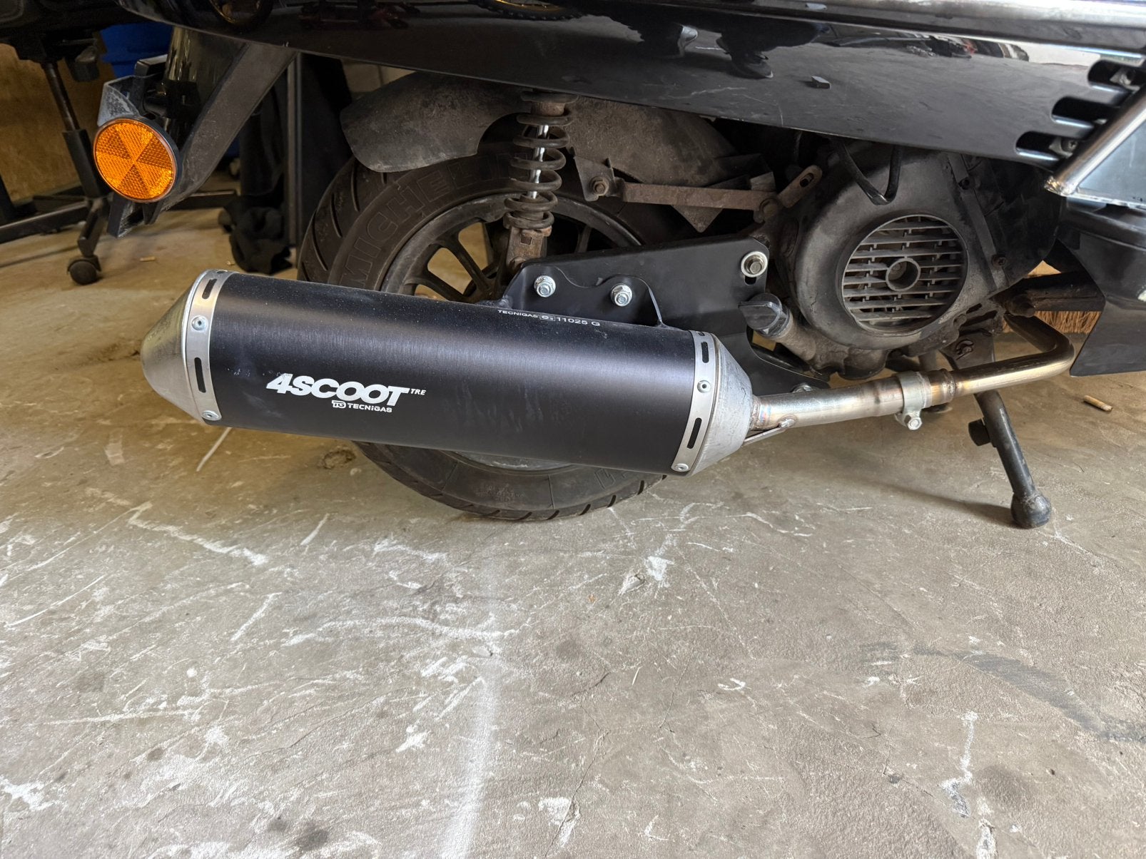 Tecnigas 4Scoot-TRE sportuitlaat 50cc 4T – GY6 / Kymco, Fietsen en Brommers, Ophalen, Zo goed als nieuw