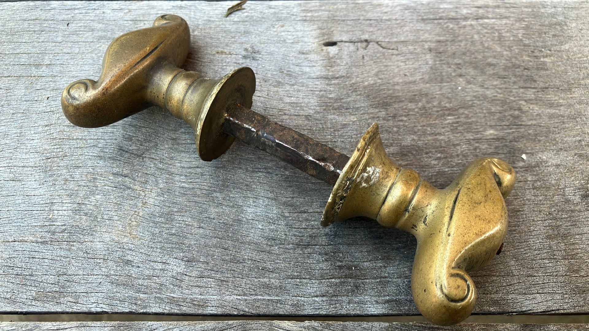 Zeer oude draaiknop in messing, Antiek en Kunst, Curiosa en Brocante, Ophalen of Verzenden