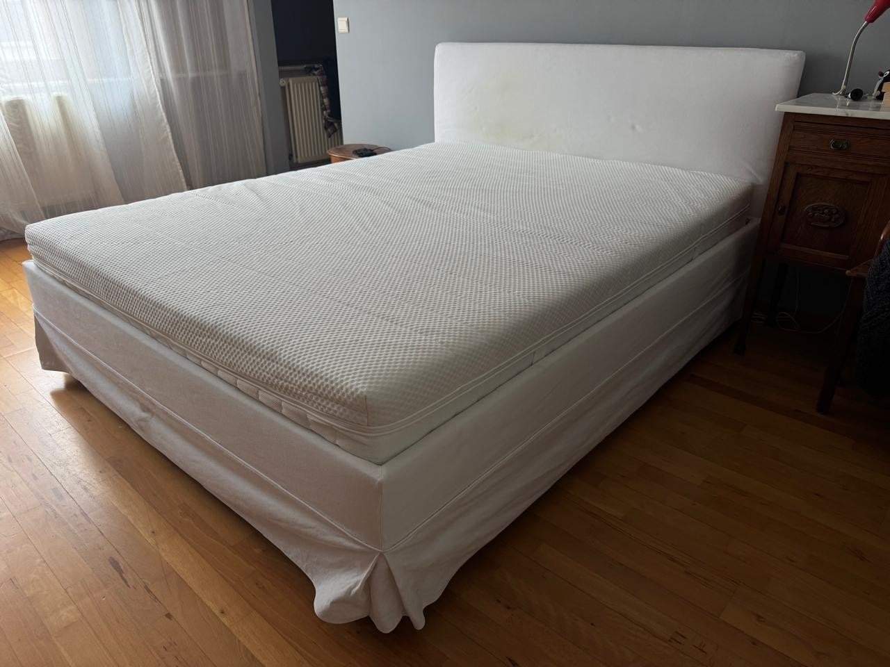 Lit IKEA avec nouveau matelas, Maison & Meubles, Chambre à coucher | Lits boxsprings, Enlèvement, Utilisé, 200 cm, Blanc