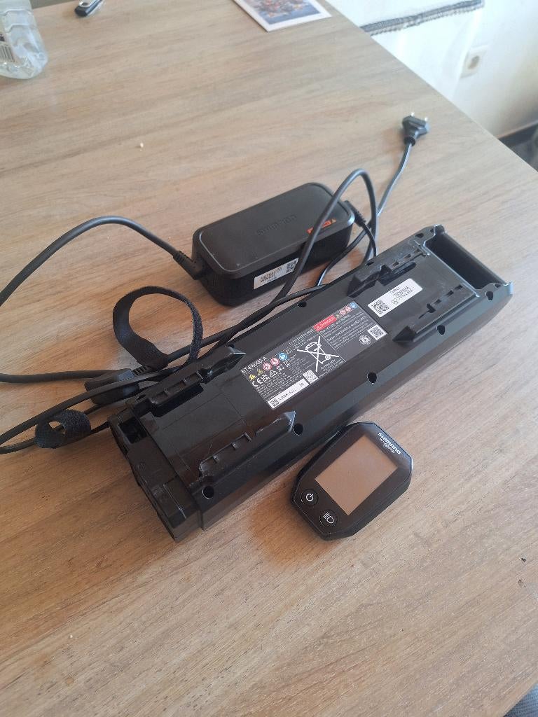 Shimano batterij + oplader + display, Ophalen, Zo goed als nieuw