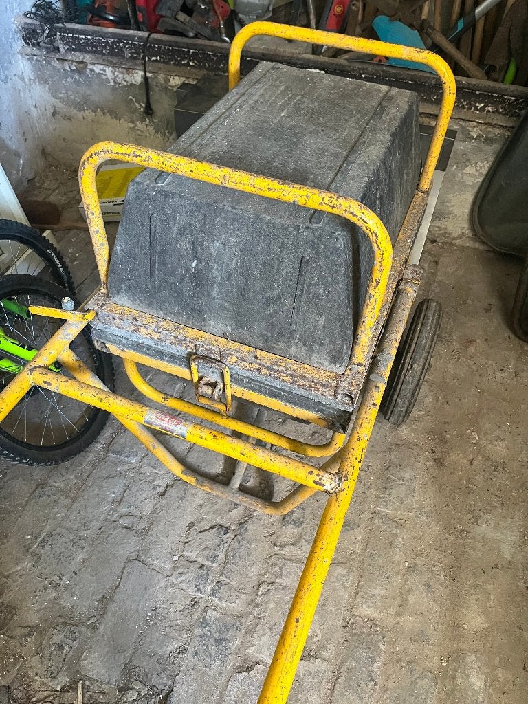 Bétonnière à main, Enlèvement, Utilisé