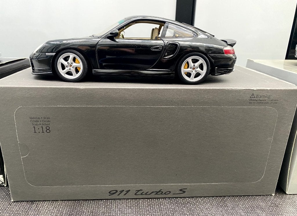 Porsche 911 996 Turbo S Minichamps 1/18 Dealer Doos, Ophalen, Zo goed als nieuw, Auto, MiniChamps