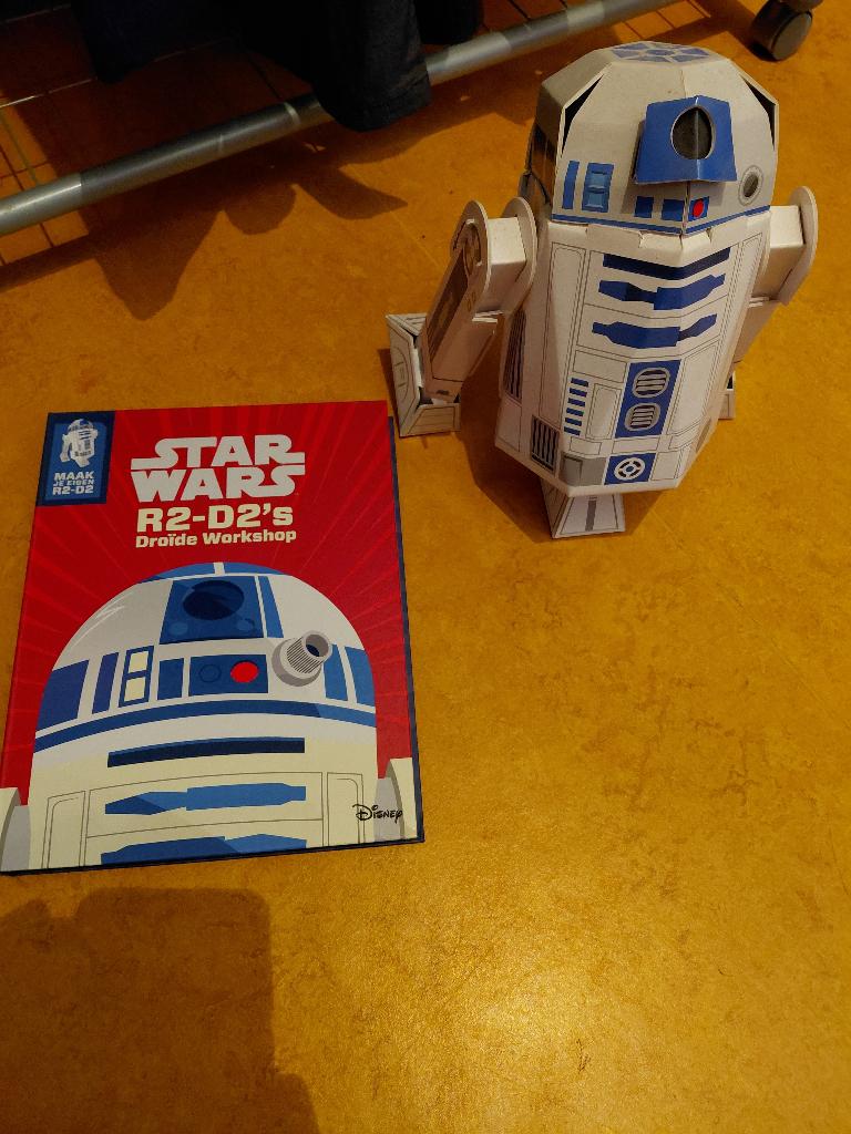Kartonnen R2-D2 + boek, Verzamelen, Ophalen, Gebruikt