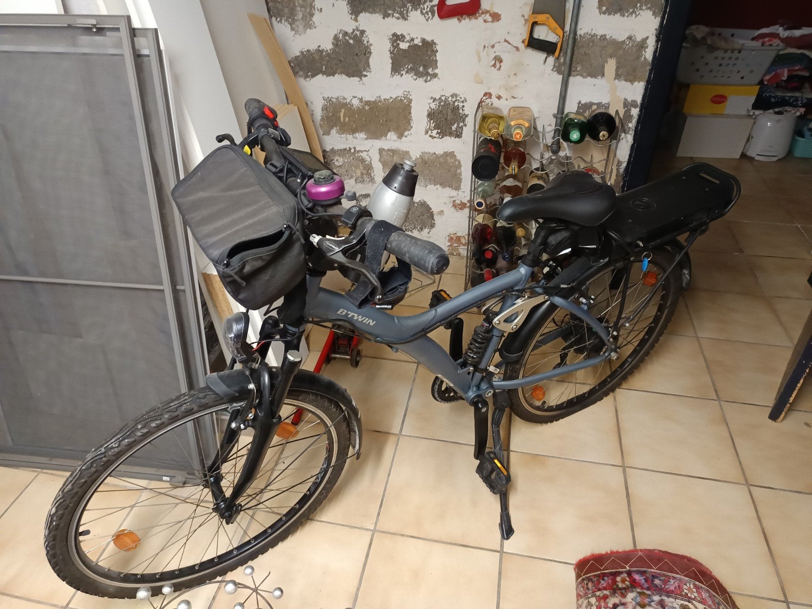 B Twin elektrische Decathlon, Fietsen en Brommers, Velgrem, Zo goed als nieuw, Ophalen, 26 inch of meer
