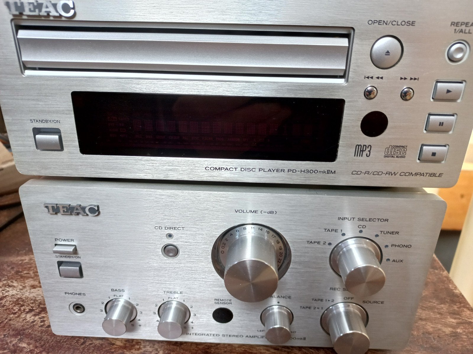 teac 300 serie mk2, Zo goed als nieuw, 60 tot 120 watt, Stereo, Ophalen