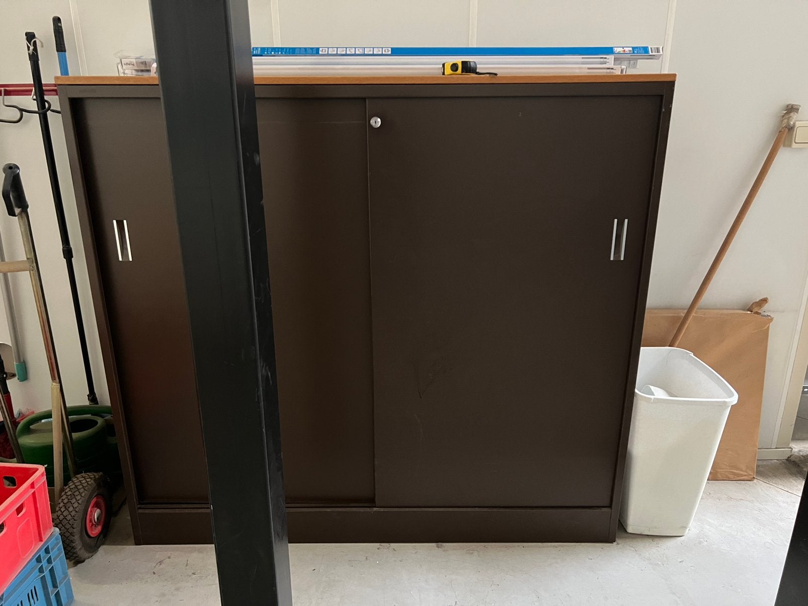 Metalen kast (150b x 45d x 137h), 25 à 50 cm, Enlèvement, 100 à 150 cm, 150 à 200 cm