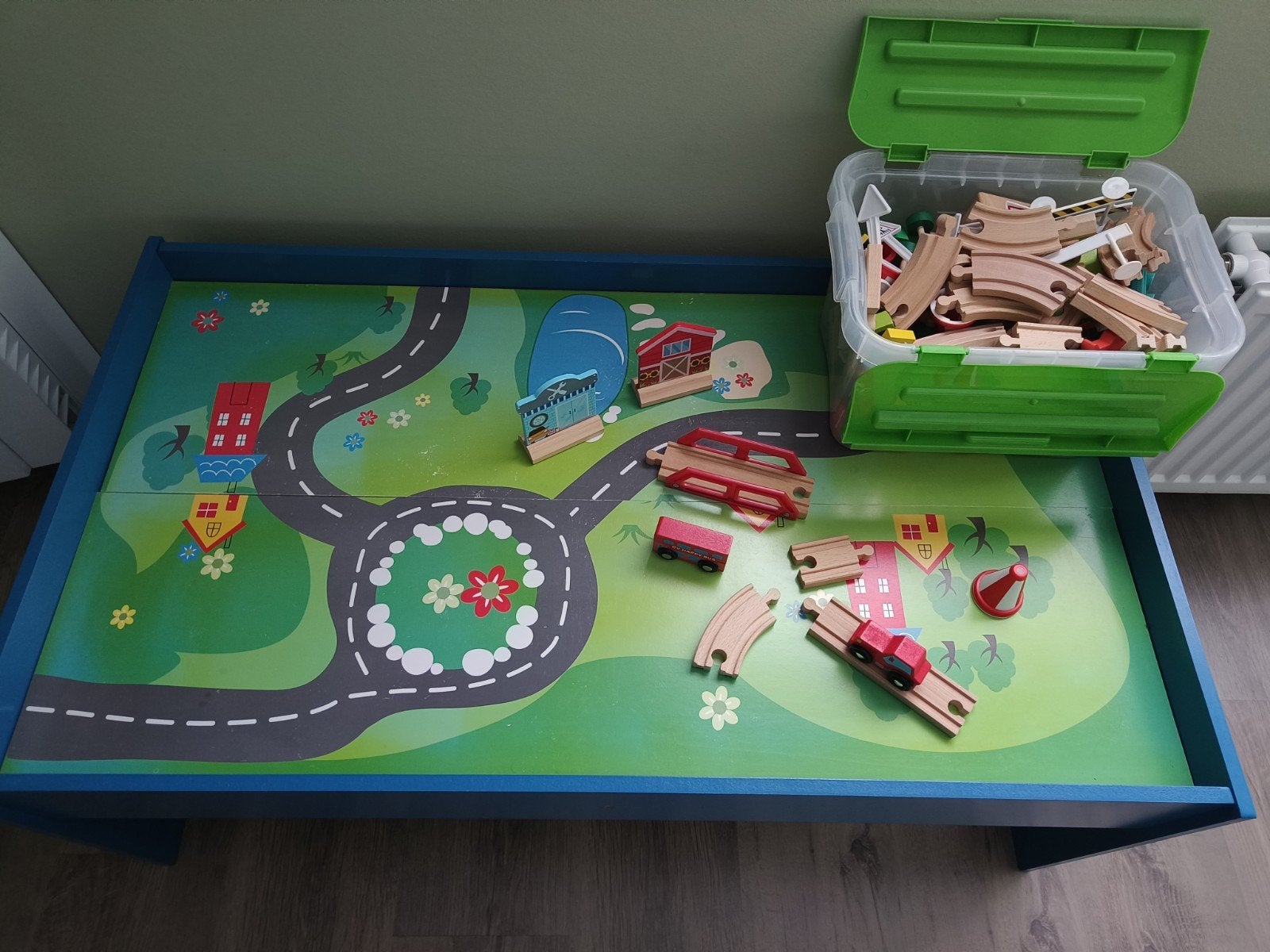 houten speel tafel met autobaan, auto's,..., Ophalen, Gebruikt