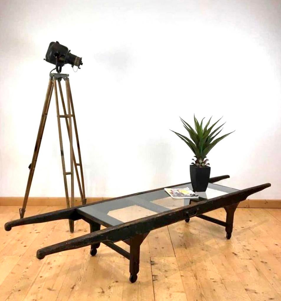 Antieke houten Salontafel ex Leger, Ophalen