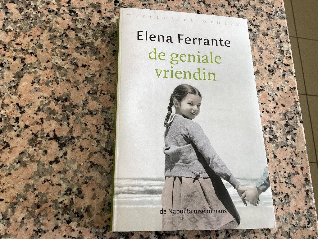 De geniale vriendin. Elena Ferrante, Ophalen of Verzenden, Zo goed als nieuw, Europa overig