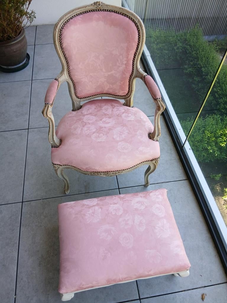 Fauteuil avec pouf, Enlèvement