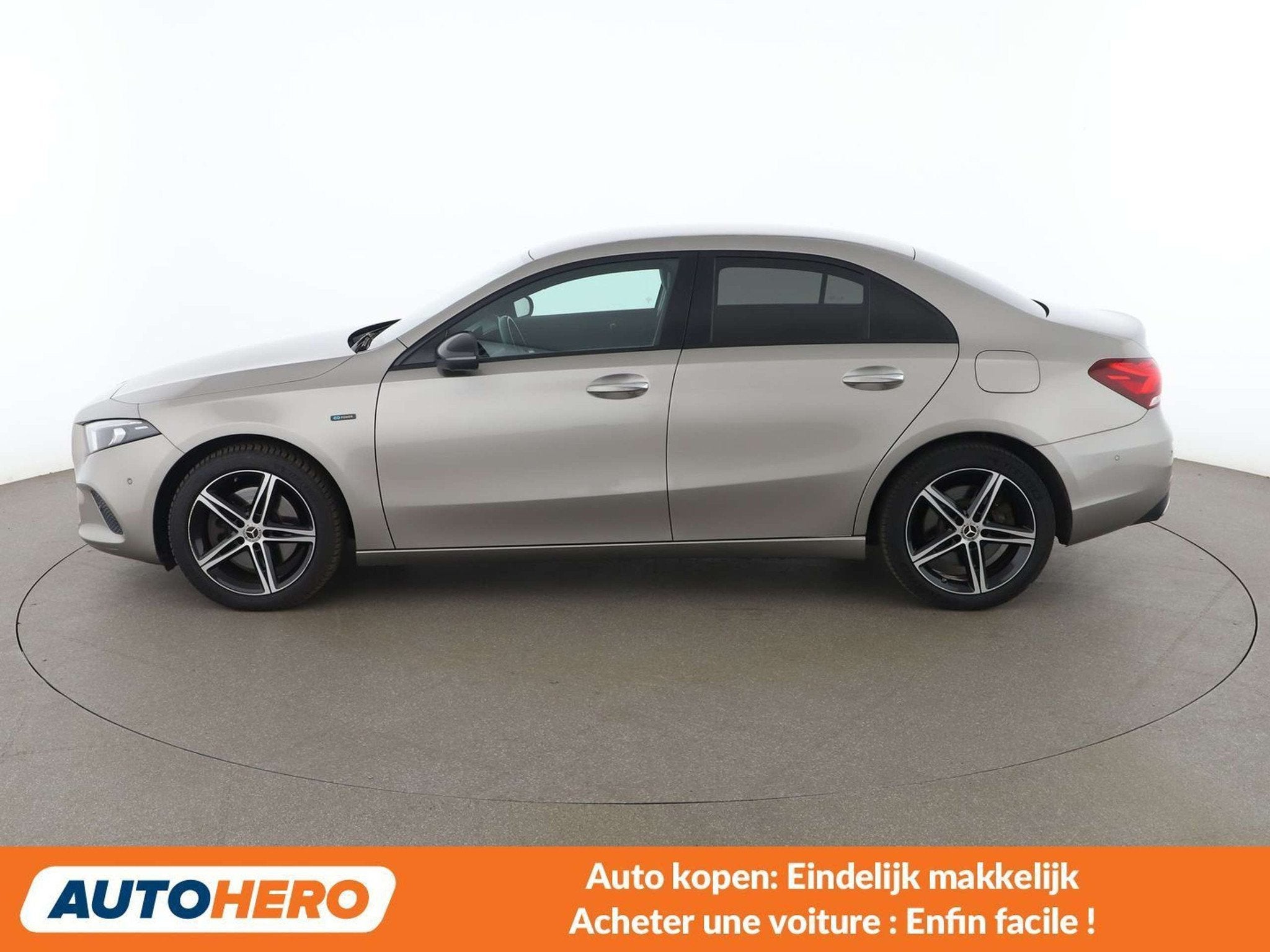 Mercedes-Benz A-Klasse 250 A 250e Progressive (bj 2020), Auto's, 4 deurs, Gebruikt, 1700 kg, Leder