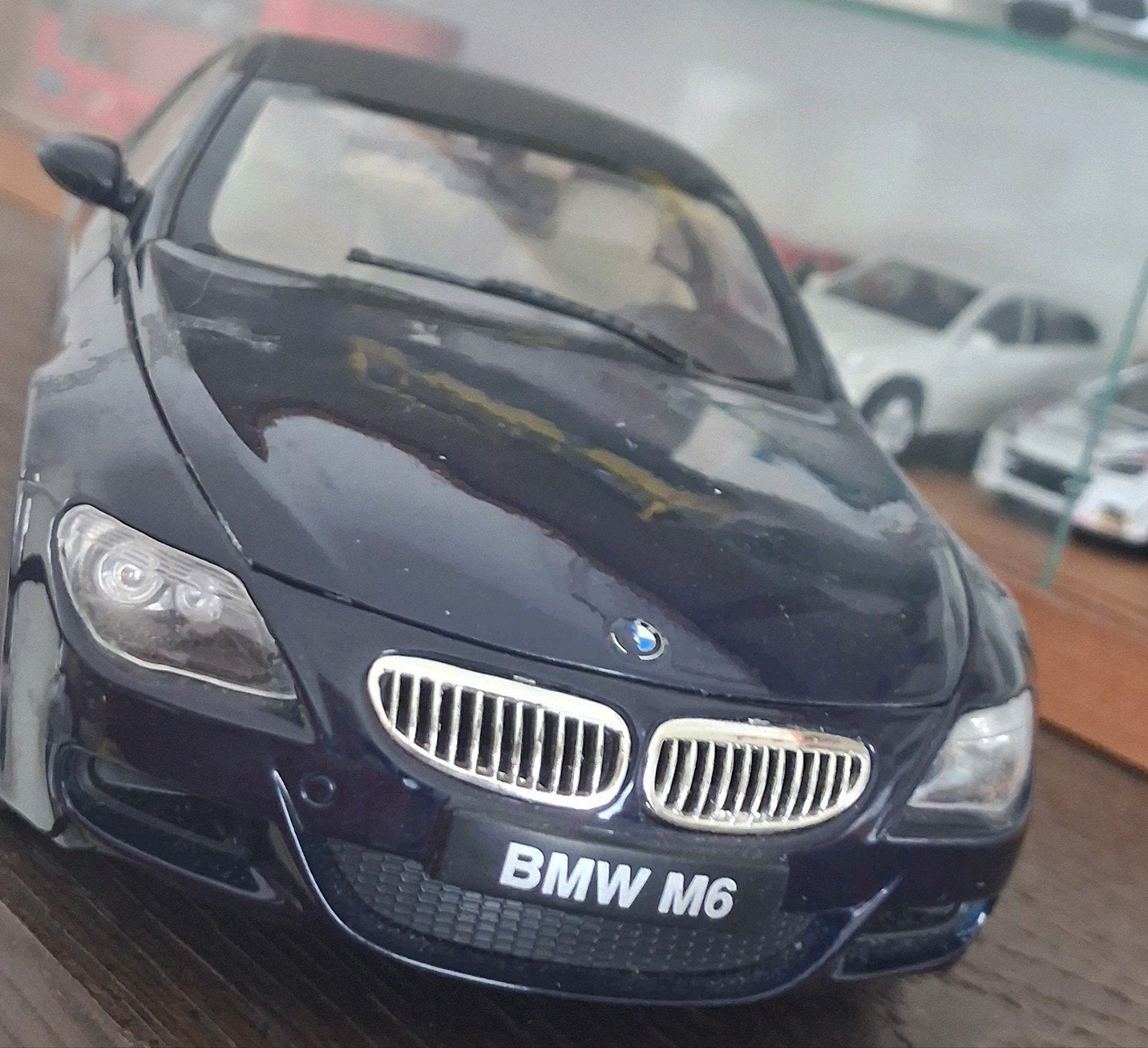 Bmw m6 pack m 1.18 miniature, Envoi