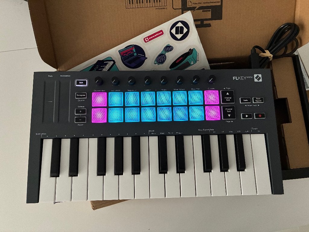 Novation FLkey Mini midi controller, Muziek en Instrumenten, Midi-apparatuur, Ophalen of Verzenden, Nieuw