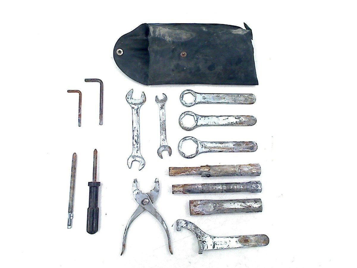 ENSEMBLE D'OUTILS SV 650 1999-2002 (SV650N SV650S SV650), Dhr. S. di Majo, Utilisé, Info@cama-motorparts.nl, P.J. Troelstraweg 8 8
3144 CX  MAASSLUIS, NL