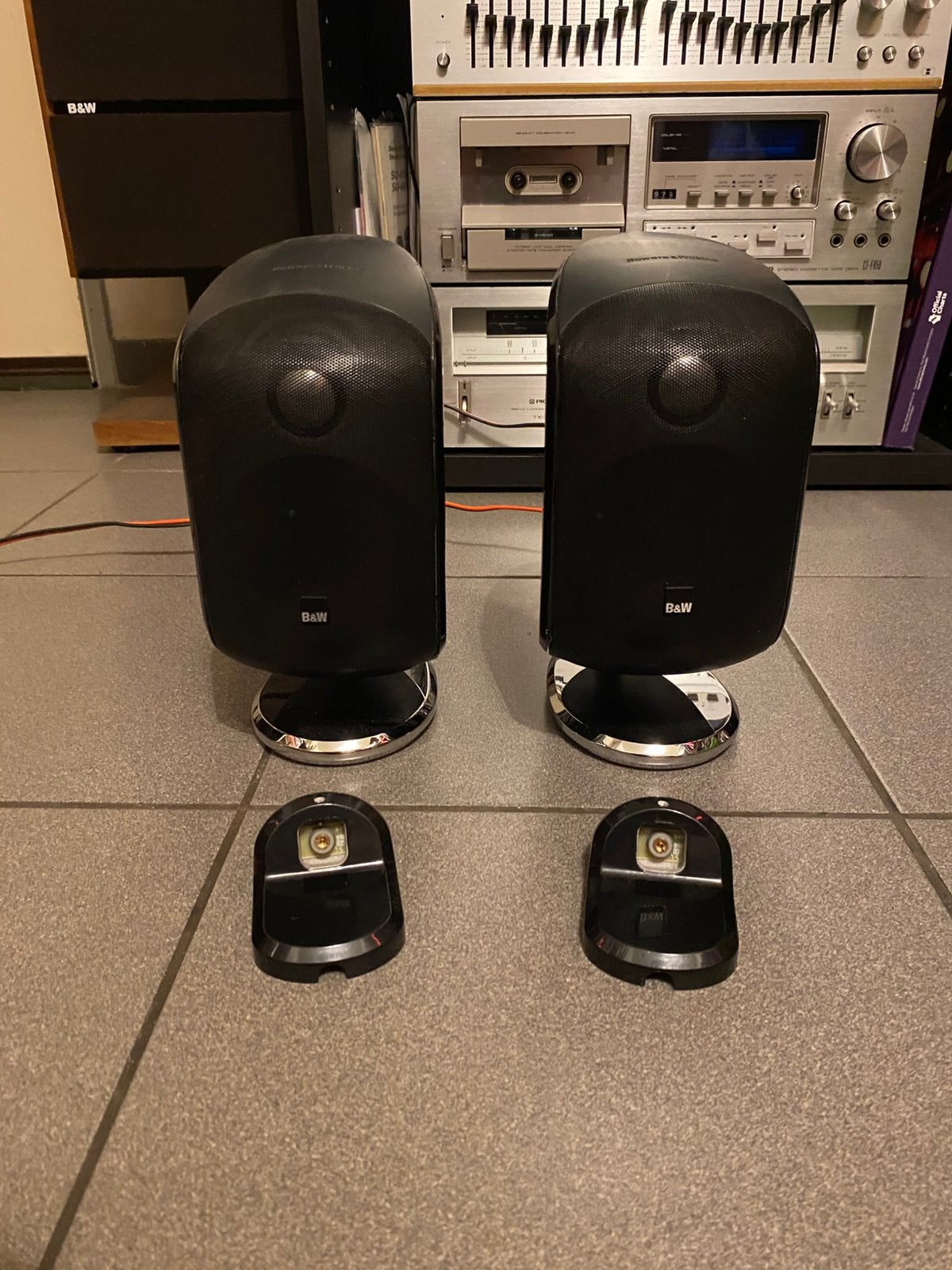 (B&W) M-1 paar, TV, Hi-fi & Vidéo, Supports muraux inclus, Enlèvement ou Envoi, Comme neuf, Bowers & Wilkins (B&W)