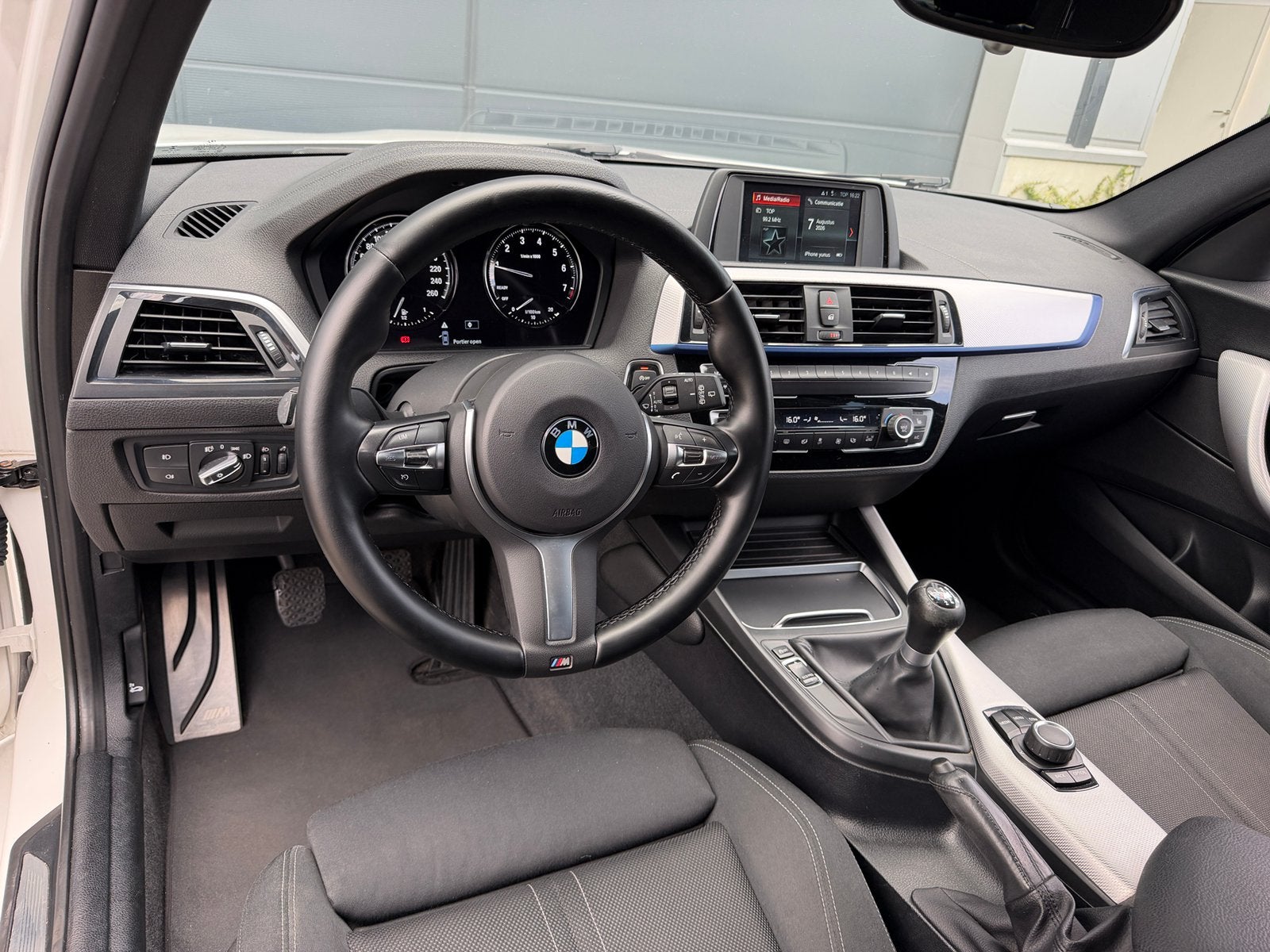 BMW 118i M Pack LCI*Led*Cruise controle*Trekhaak*Garantie, 100 kW, 1498 cc, Euro 6, Wit