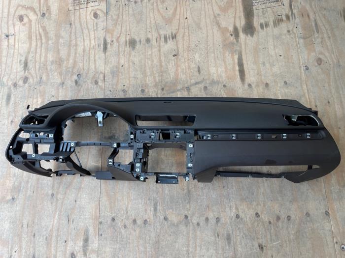 Dashboard van een Volkswagen Passat, Gebruikt, -, Volkswagen, -