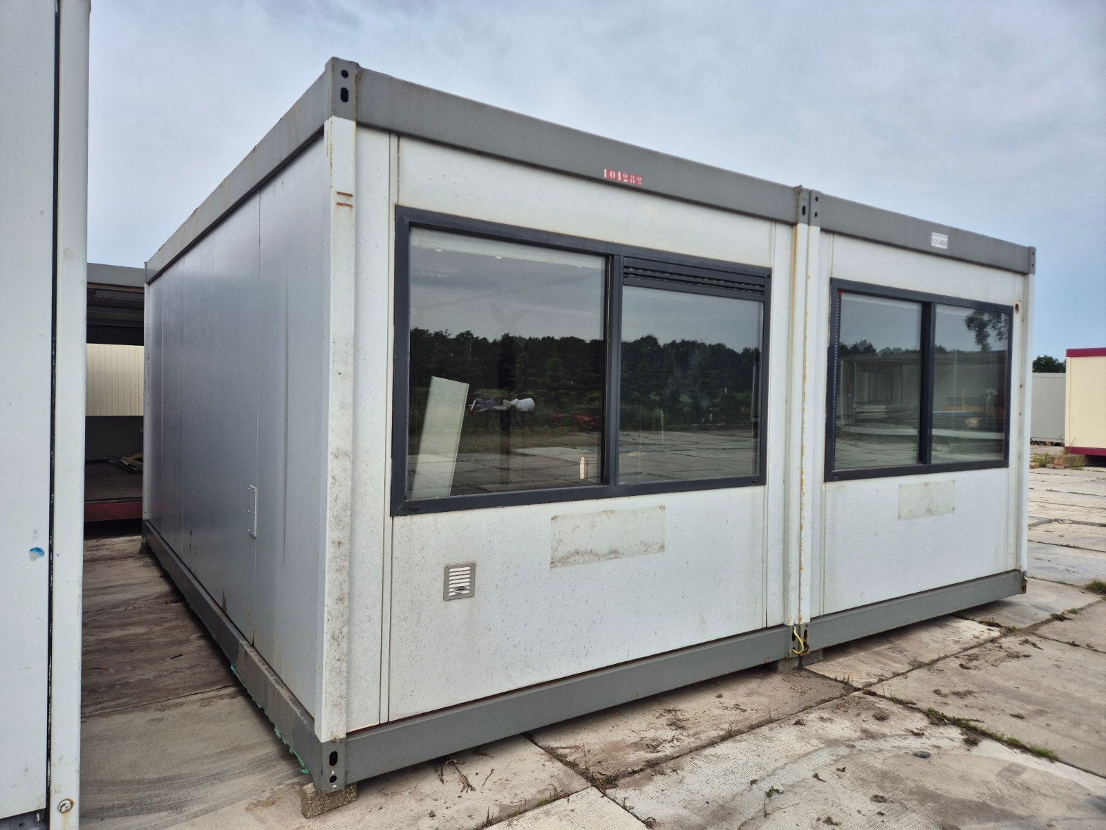 6x6 kantoorunit woonunit bouwkeet werf container, Articles professionnels, Machines & Construction | Abris de chantier & Conteneurs