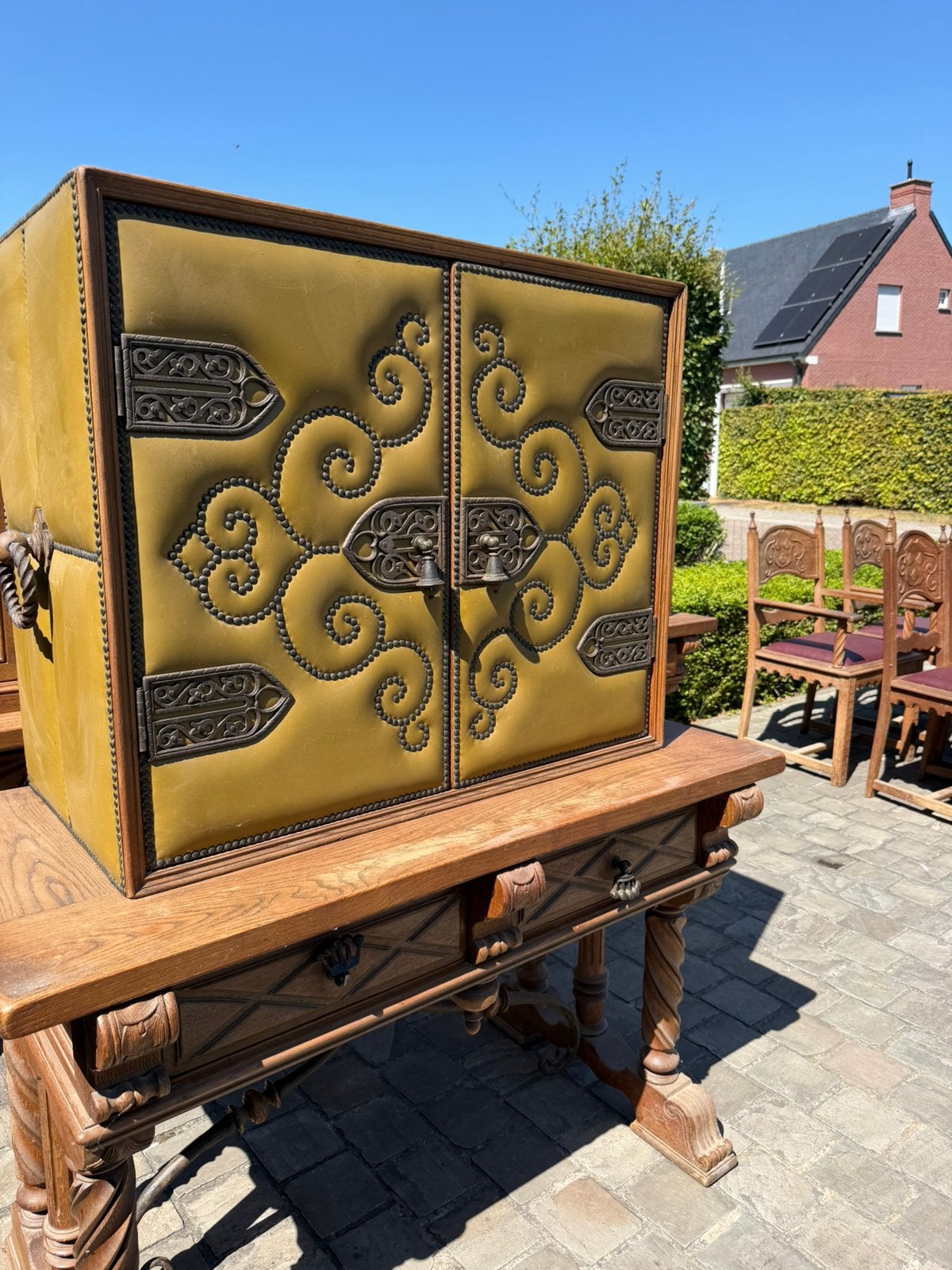 Antiek eiken barkast / drankkast met lederen bekleding, Ophalen, Zo goed als nieuw